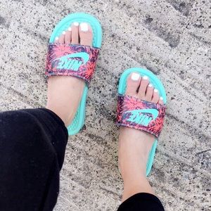 Nike Women’s Benassi Slides